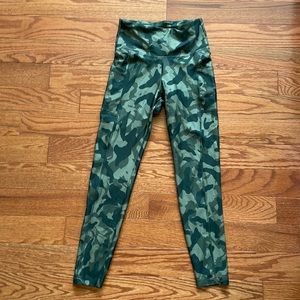 Camo Athletic Leggings Size Small
